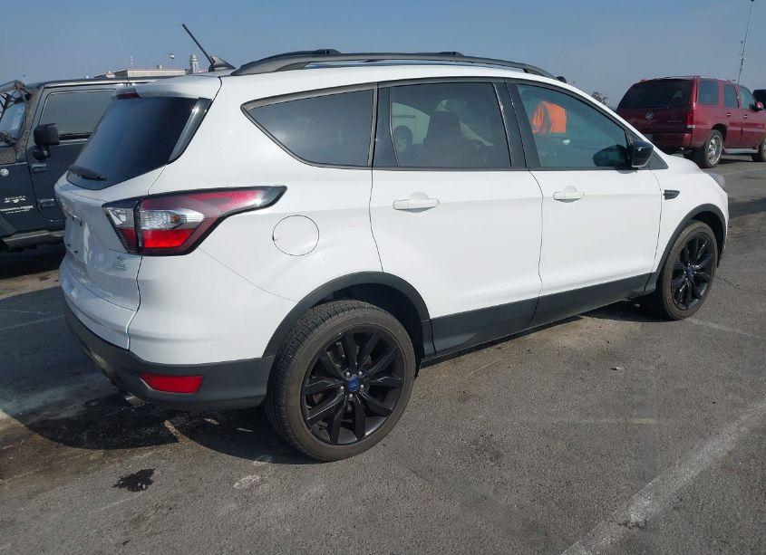 Photo 4 of 2018 Ford Escape SE (VIN 1FMCU0GD6JUA42396)