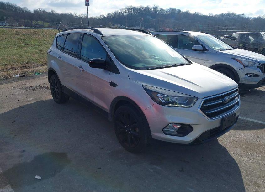 2018 Ford Escape SE (VIN 1FMCU0GD6JUB85896) main photo