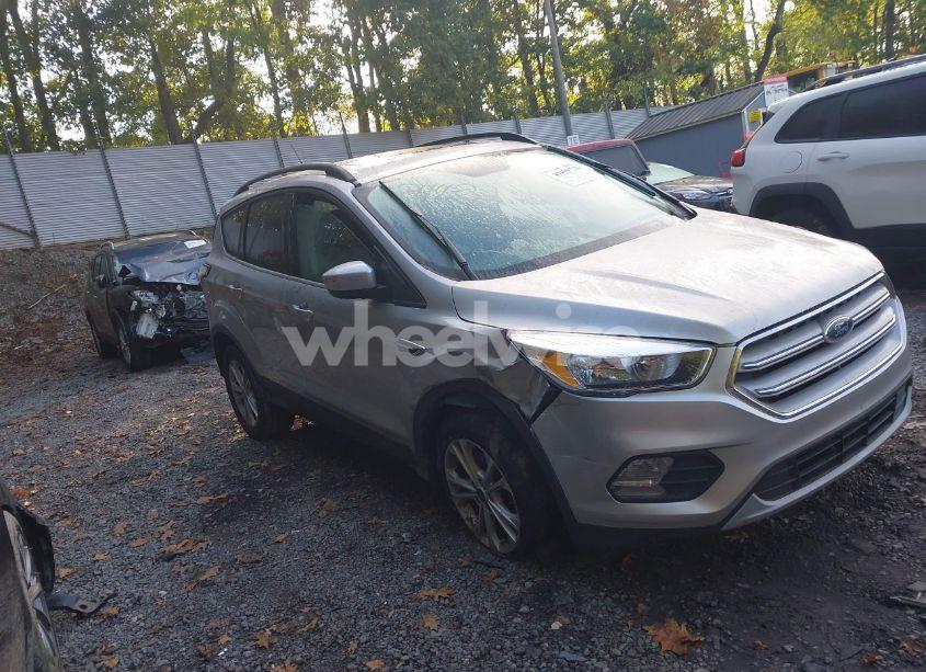 2018 Ford Escape SE (VIN 1FMCU0GD6JUC32442) main photo