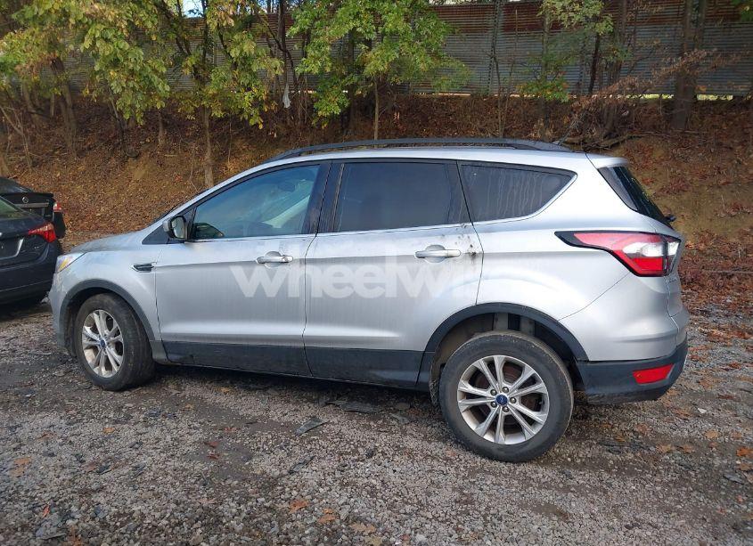 Photo 14 of 2018 Ford Escape SE (VIN 1FMCU0GD6JUC32442)