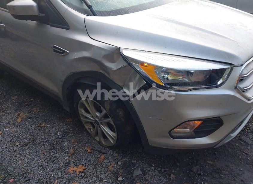 Photo 17 of 2018 Ford Escape SE (VIN 1FMCU0GD6JUC32442)