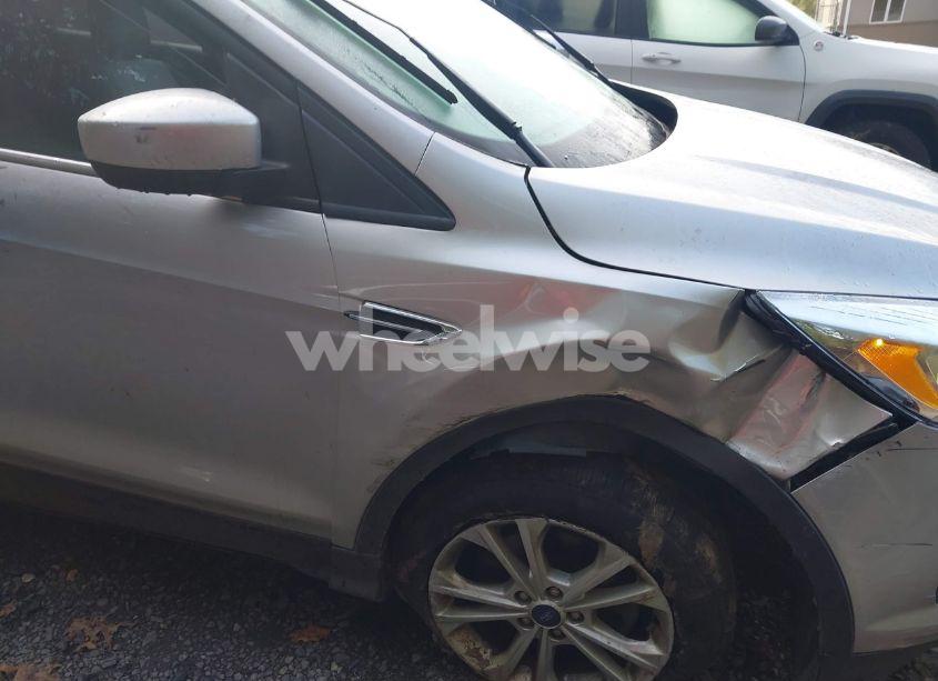 Photo 18 of 2018 Ford Escape SE (VIN 1FMCU0GD6JUC32442)