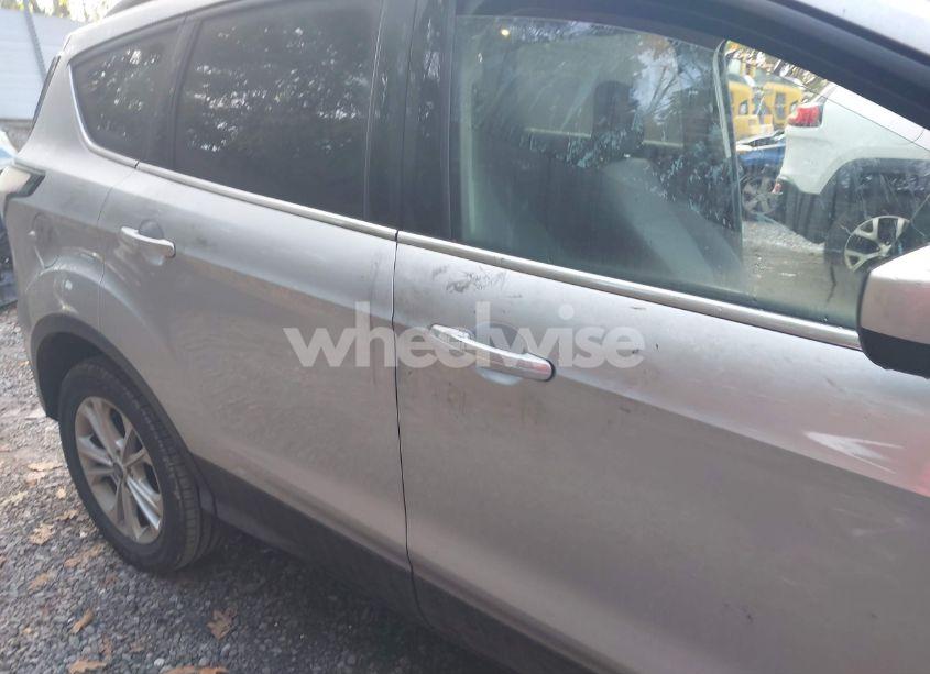 Photo 19 of 2018 Ford Escape SE (VIN 1FMCU0GD6JUC32442)