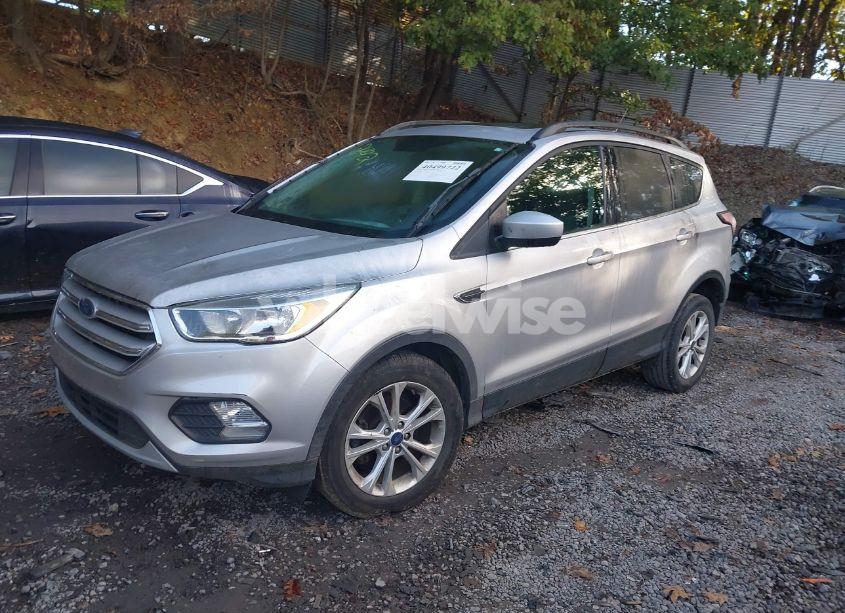 Photo 2 of 2018 Ford Escape SE (VIN 1FMCU0GD6JUC32442)