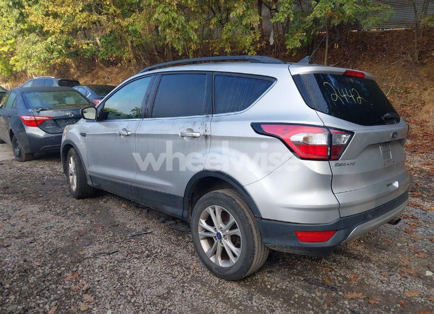 Photo 3 of 2018 Ford Escape SE (VIN 1FMCU0GD6JUC32442)