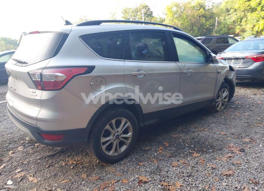 Photo 4 of 2018 Ford Escape SE (VIN 1FMCU0GD6JUC32442)