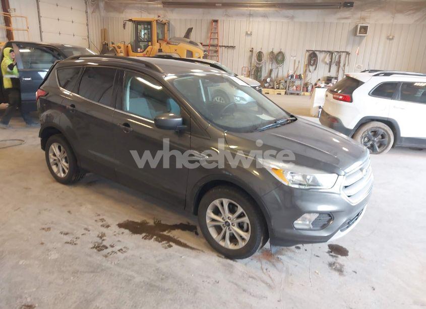 2018 Ford Escape SE (VIN 1FMCU0GD6JUC47569) main photo