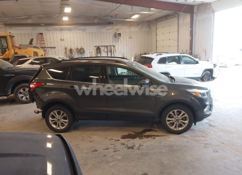 Photo 13 of 2018 Ford Escape SE (VIN 1FMCU0GD6JUC47569)