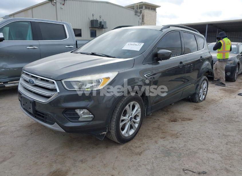 Photo 2 of 2018 Ford Escape SE (VIN 1FMCU0GD6JUC69927)