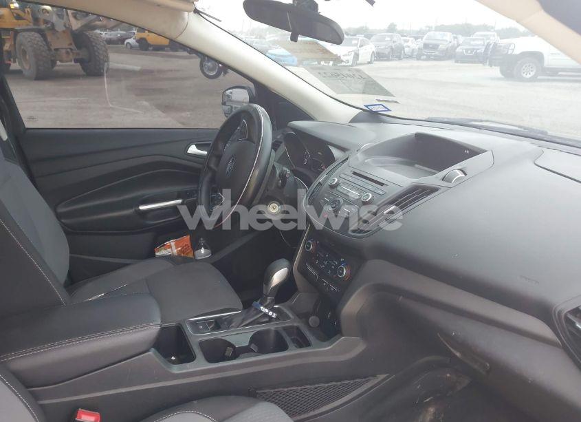 Photo 5 of 2018 Ford Escape SE (VIN 1FMCU0GD6JUC69927)