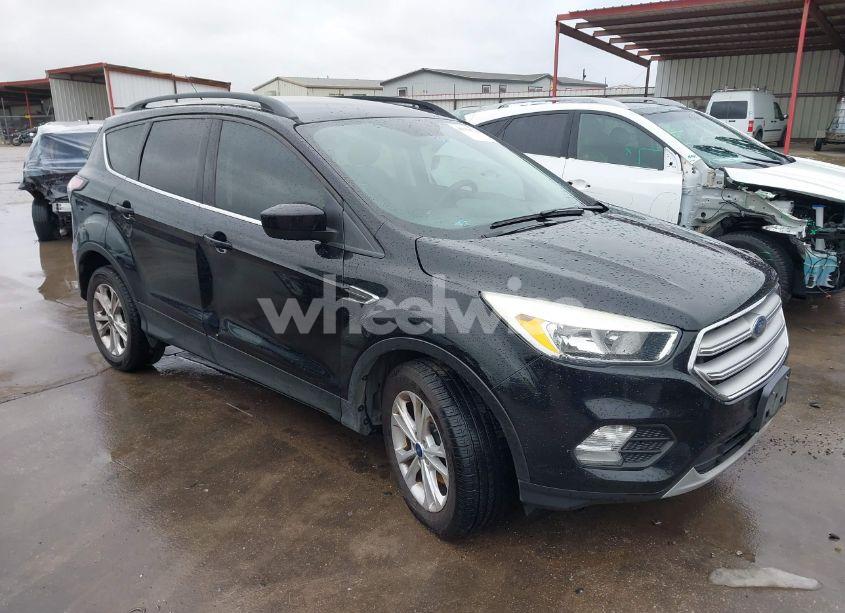 2018 Ford Escape SE (VIN 1FMCU0GD6JUD43556) main photo