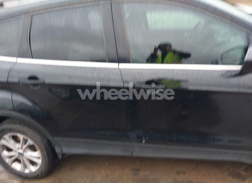 Photo 13 of 2018 Ford Escape SE (VIN 1FMCU0GD6JUD43556)