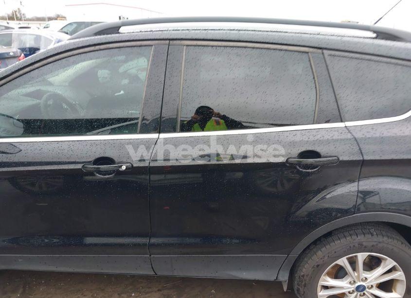 Photo 14 of 2018 Ford Escape SE (VIN 1FMCU0GD6JUD43556)