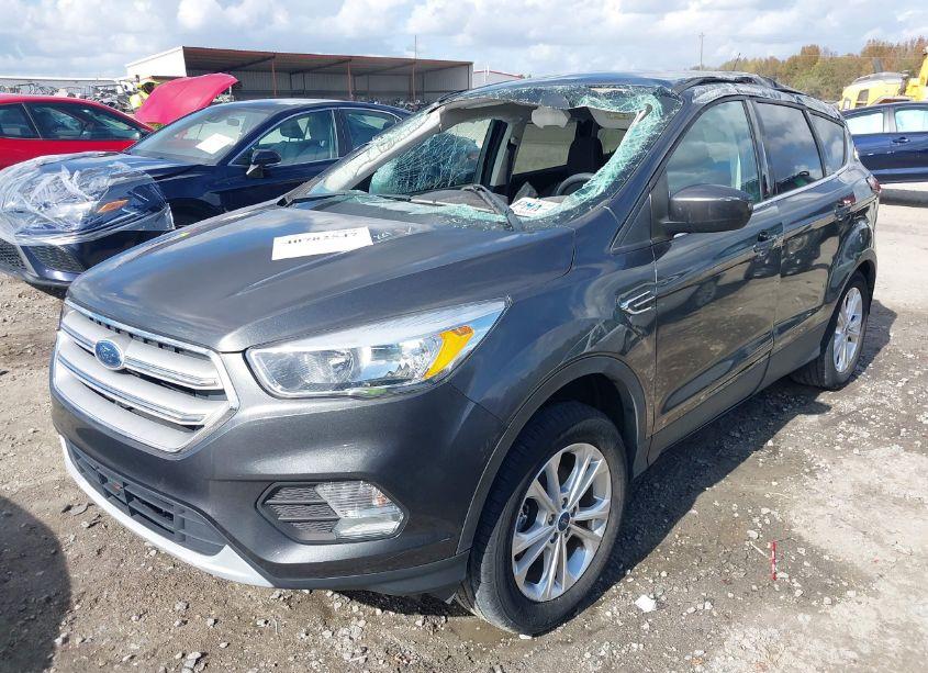 Photo 2 of 2019 Ford Escape SE (VIN 1FMCU0GD6KUA10601)