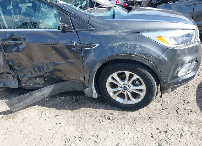 Photo 6 of 2019 Ford Escape SE (VIN 1FMCU0GD6KUA10601)