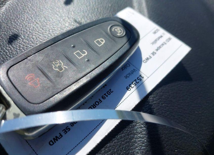 Photo 11 of 2019 Ford Escape SE (VIN 1FMCU0GD6KUB57341)