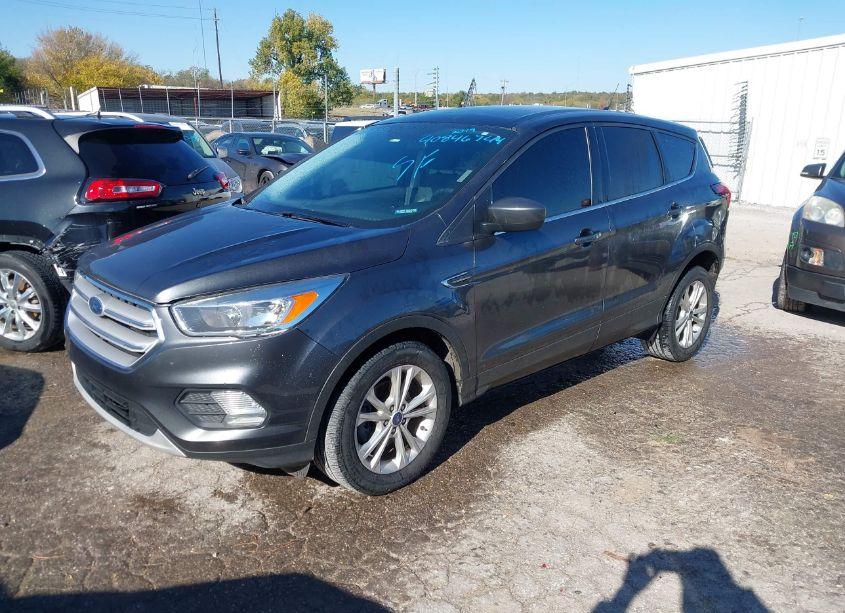 Photo 2 of 2019 Ford Escape SE (VIN 1FMCU0GD6KUB57341)