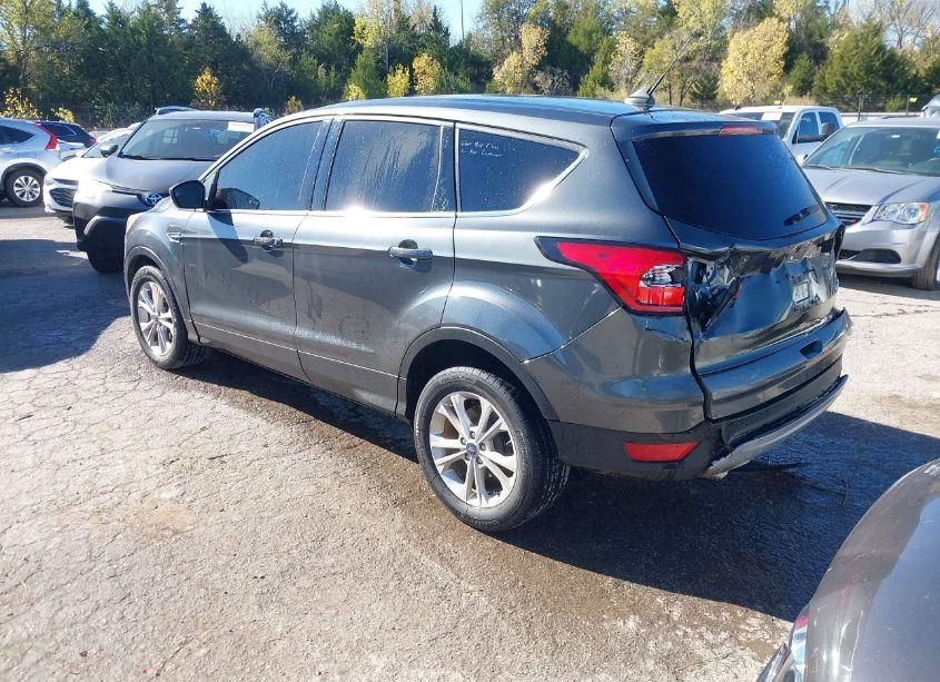 Photo 3 of 2019 Ford Escape SE (VIN 1FMCU0GD6KUB57341)