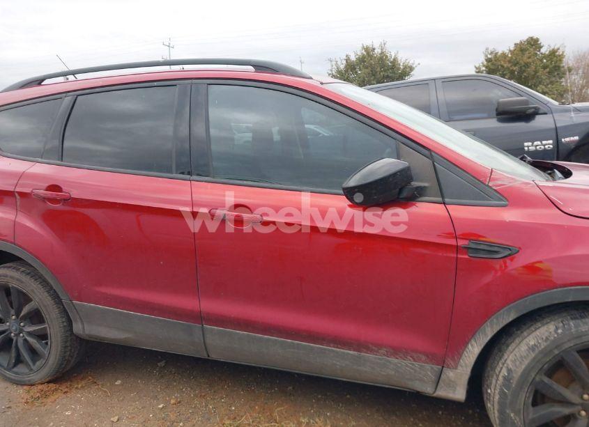 Photo 13 of 2019 Ford Escape SE (VIN 1FMCU0GD6KUB58201)