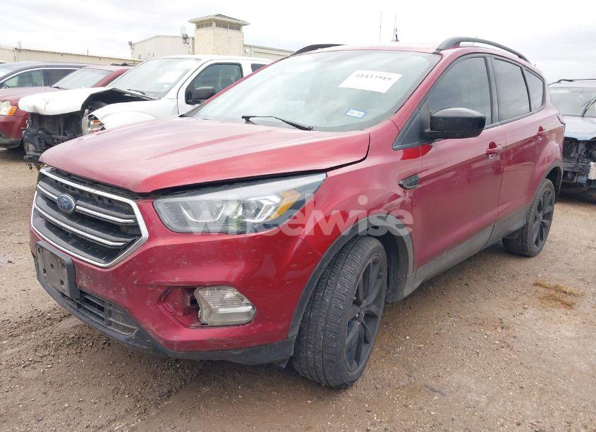 Photo 2 of 2019 Ford Escape SE (VIN 1FMCU0GD6KUB58201)