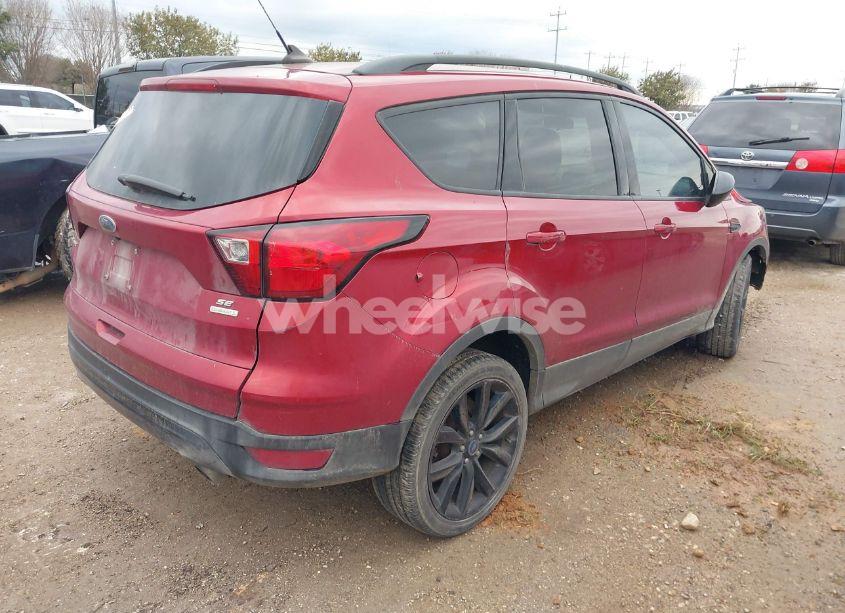 Photo 4 of 2019 Ford Escape SE (VIN 1FMCU0GD6KUB58201)