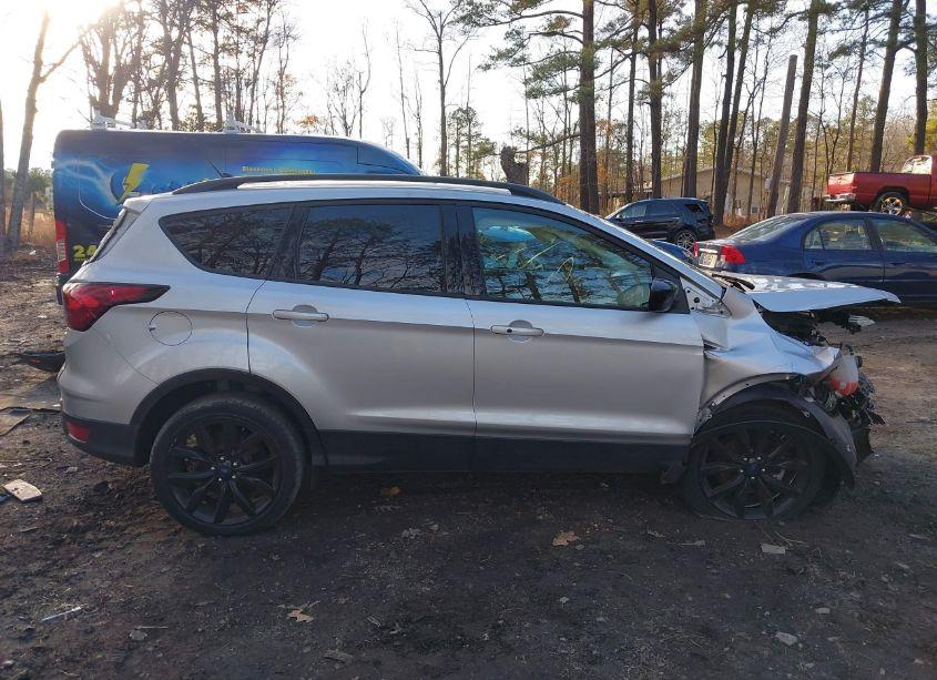 Photo 13 of 2019 Ford Escape SE (VIN 1FMCU0GD6KUB80814)