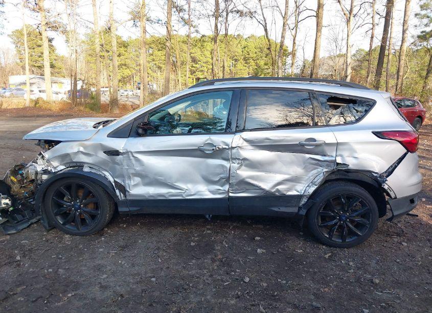 Photo 14 of 2019 Ford Escape SE (VIN 1FMCU0GD6KUB80814)
