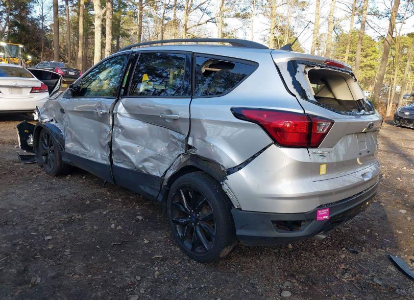 Photo 3 of 2019 Ford Escape SE (VIN 1FMCU0GD6KUB80814)