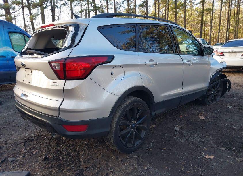 Photo 4 of 2019 Ford Escape SE (VIN 1FMCU0GD6KUB80814)