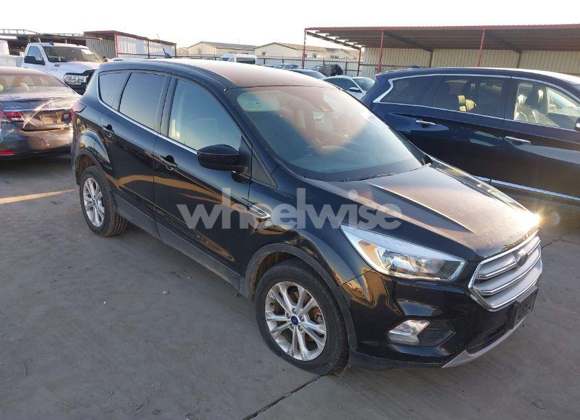 2019 Ford Escape SE (VIN 1FMCU0GD6KUC52417) main photo