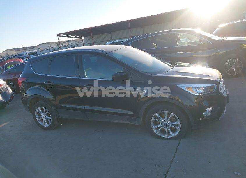 Photo 13 of 2019 Ford Escape SE (VIN 1FMCU0GD6KUC52417)