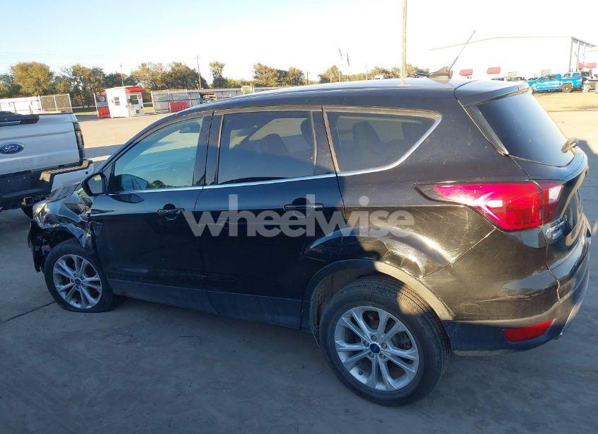 Photo 14 of 2019 Ford Escape SE (VIN 1FMCU0GD6KUC52417)