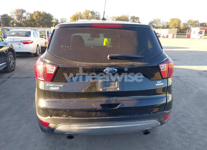 Photo 16 of 2019 Ford Escape SE (VIN 1FMCU0GD6KUC52417)