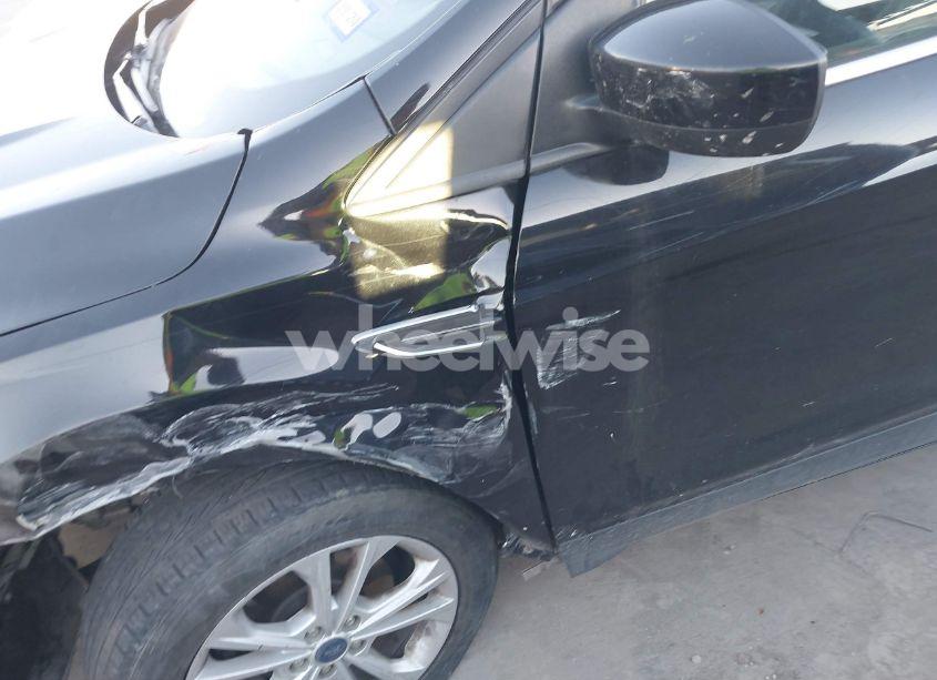 Photo 18 of 2019 Ford Escape SE (VIN 1FMCU0GD6KUC52417)