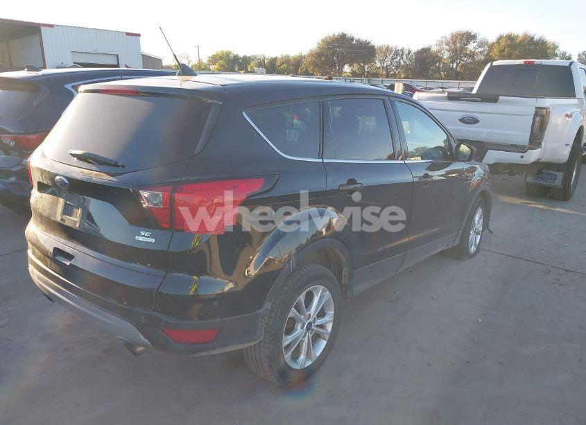 Photo 4 of 2019 Ford Escape SE (VIN 1FMCU0GD6KUC52417)