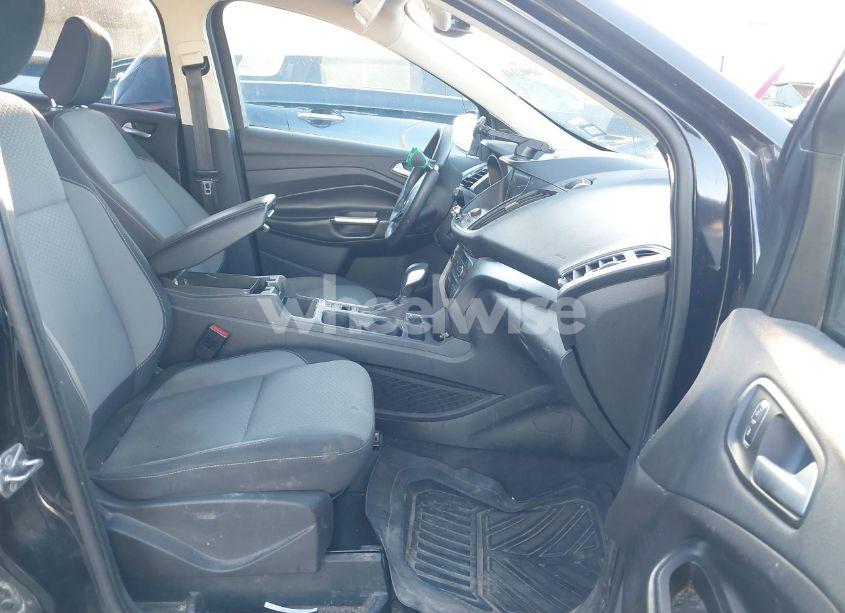 Photo 5 of 2019 Ford Escape SE (VIN 1FMCU0GD6KUC52417)