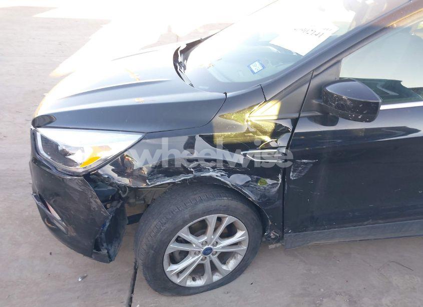 Photo 6 of 2019 Ford Escape SE (VIN 1FMCU0GD6KUC52417)