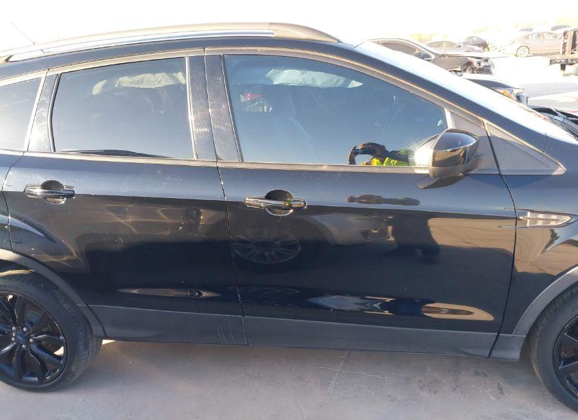 Photo 13 of 2017 Ford Escape SE (VIN 1FMCU0GD7HUA19560)