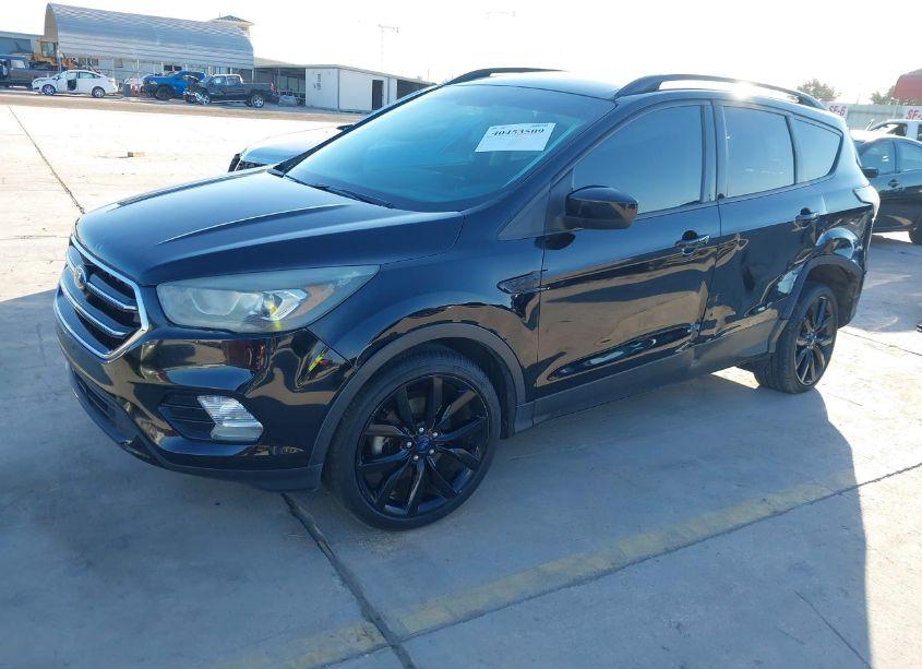 Photo 2 of 2017 Ford Escape SE (VIN 1FMCU0GD7HUA19560)