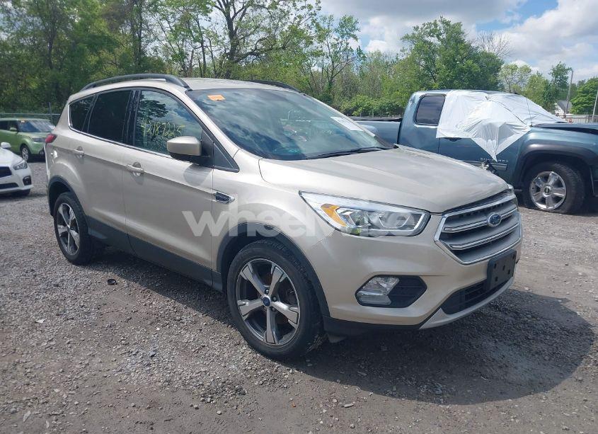 2017 Ford Escape SE (VIN 1FMCU0GD7HUB27502) main photo