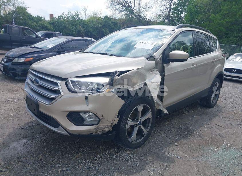 Photo 2 of 2017 Ford Escape SE (VIN 1FMCU0GD7HUB27502)