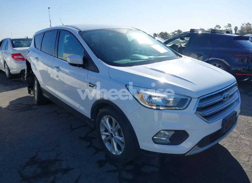 2017 Ford Escape SE (VIN 1FMCU0GD7HUB44557) main photo