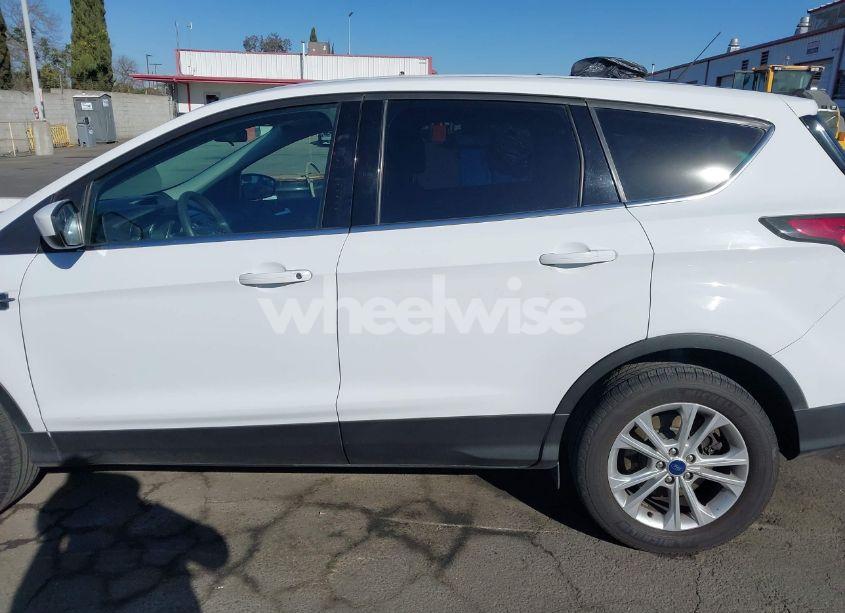 Photo 15 of 2017 Ford Escape SE (VIN 1FMCU0GD7HUB44557)