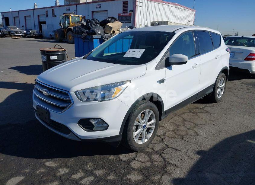 Photo 2 of 2017 Ford Escape SE (VIN 1FMCU0GD7HUB44557)