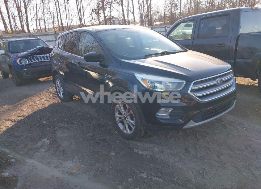 2017 Ford Escape SE (VIN 1FMCU0GD7HUB99350) main photo
