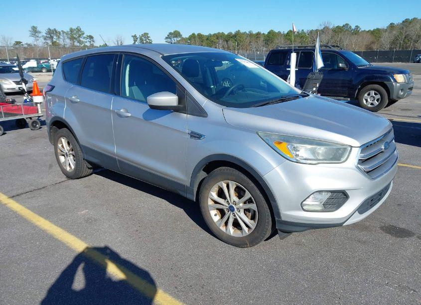 2017 Ford Escape SE (VIN 1FMCU0GD7HUC42682) main photo