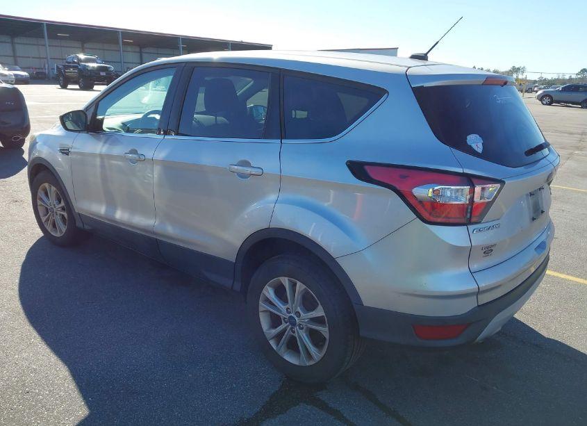 Photo 3 of 2017 Ford Escape SE (VIN 1FMCU0GD7HUC42682)