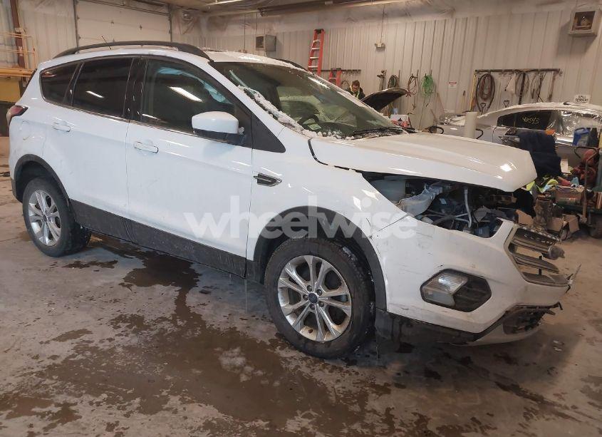 2017 Ford Escape SE (VIN 1FMCU0GD7HUC86617) main photo