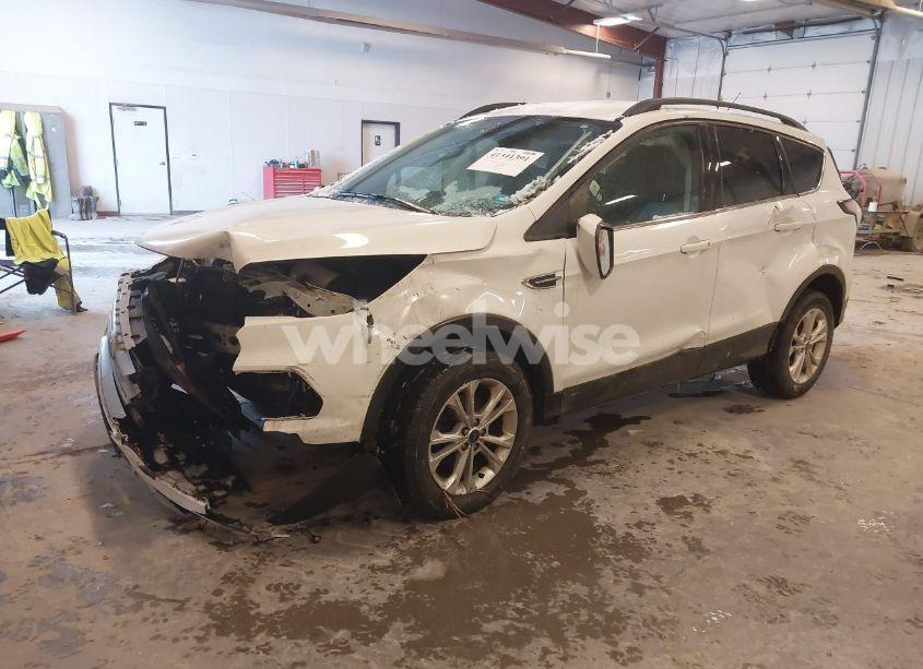 Photo 2 of 2017 Ford Escape SE (VIN 1FMCU0GD7HUC86617)