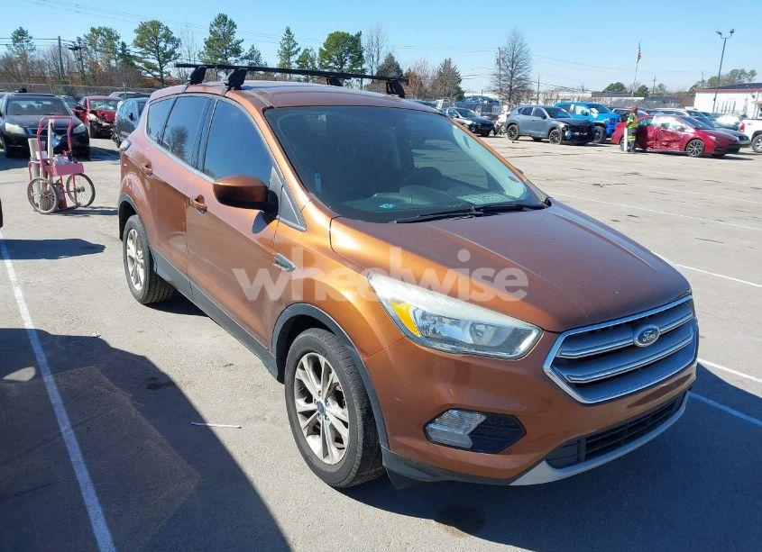 2017 Ford Escape SE (VIN 1FMCU0GD7HUC87802) main photo